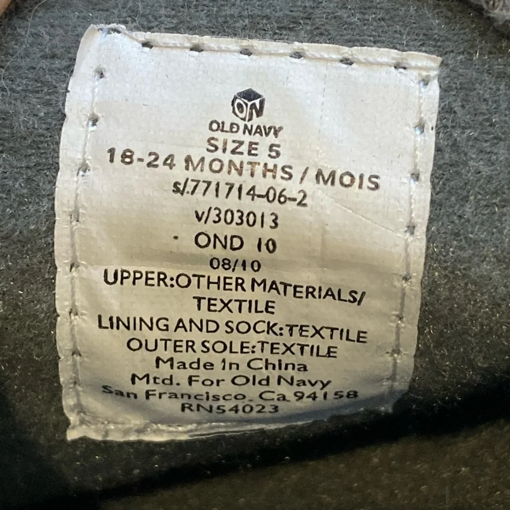 Old Navy Gray Polar Bear Baby Slippers 18-24 months